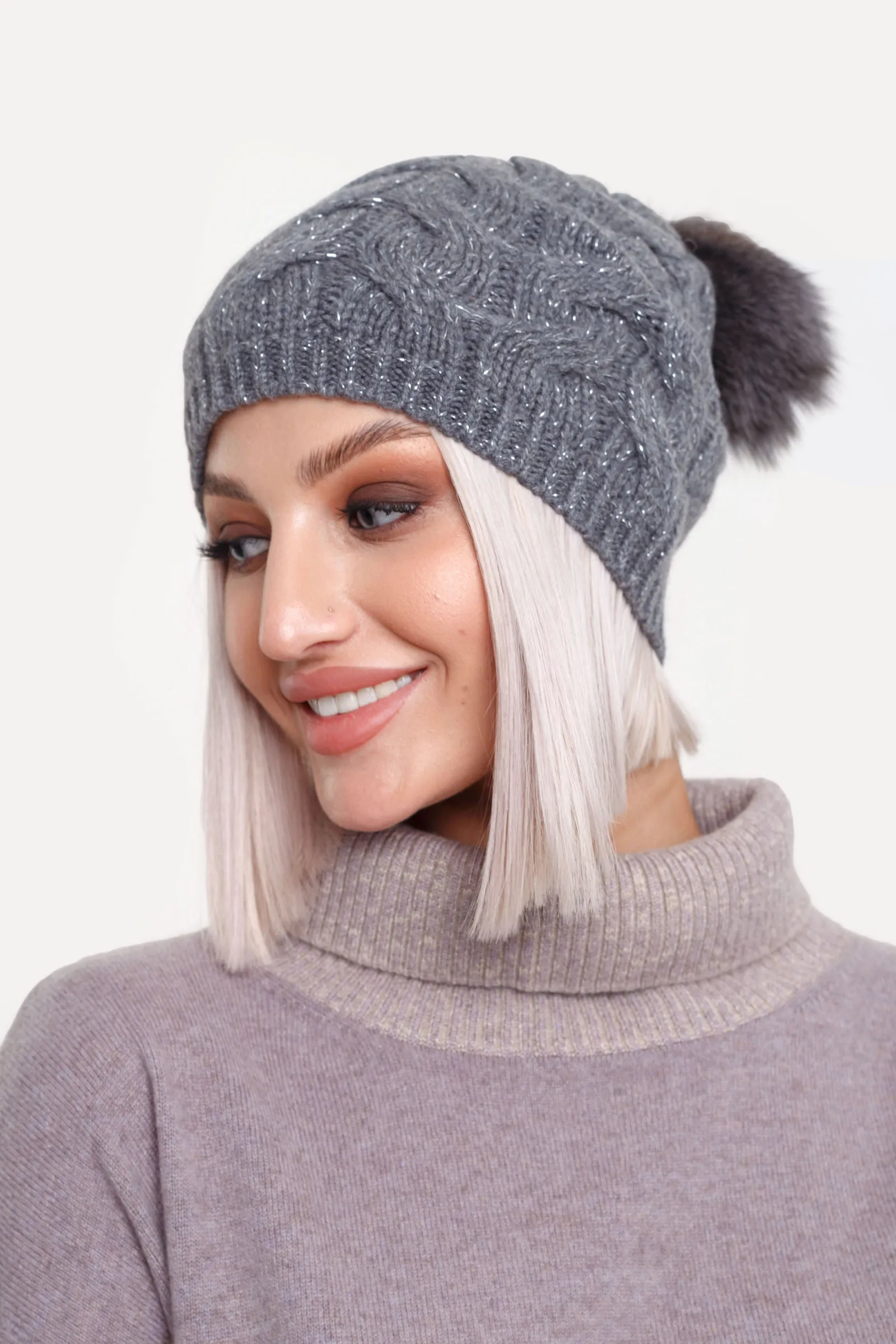 Шапка с меховым помпоном Khan Bogd